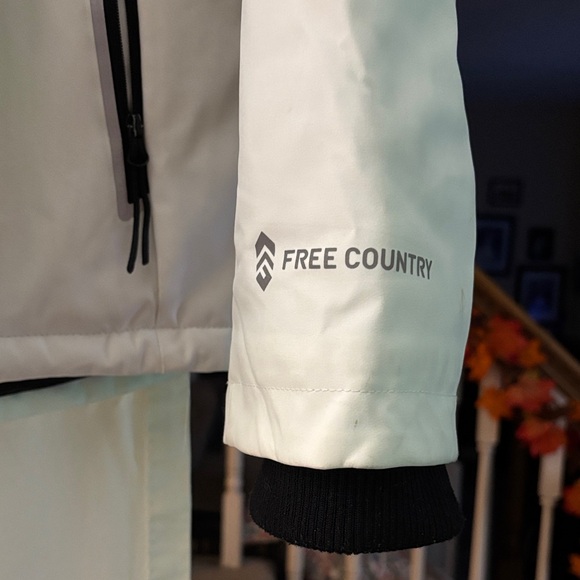 Free Country White and Black Ski Jacket - Picture 2 of 5